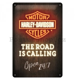 Plechová cedule: Harley-Davidson (The Road is Calling)  - 30x20 cm