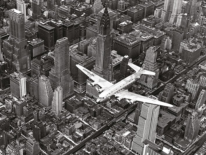 Obraz na plátně - Time Life, DC-4 Over Manhattan
