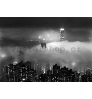 Fototapeta vliesová: Noční velkoměsto v mlze (černobílý) - 152,5x104 cm
